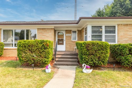 2025 Union St, Port Huron, MI, 48060-5530 | Card Image