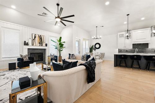 15801 Capri Ln, Edmond, OK, 73013-6219 | Card Image