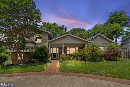 9750 Vale Rd Nw, VIENNA, VA, 22181-5464 | Card Image