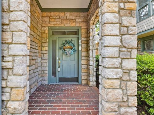 201 Presque Isle Ln, Chapel Hill, NC, 27514-6986 | Card Image