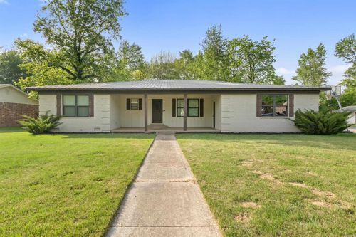 1 Foxboro Dr, Searcy, AR, 72143-6403 | Card Image