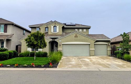 174 Emperor Way, Dinuba, CA, 93618-9245 | Card Image