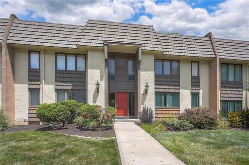 unit-a-462 W 104th St, Kansas City, MO, 64114-4649 | Card Image