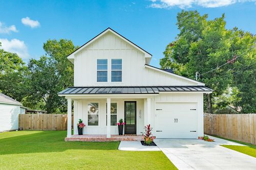 2015 Main St, Danbury, TX, 77534-8797 | Card Image