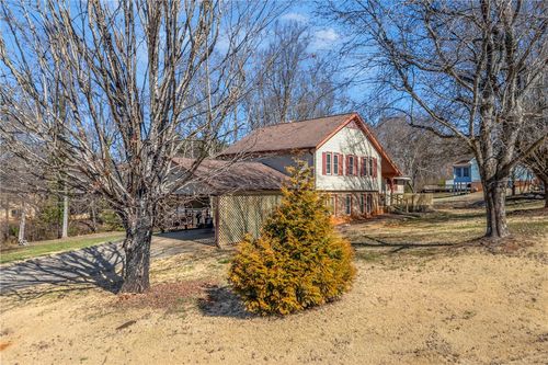 313 W Sunsetstrip Dr, Seneca, SC, 29672-6653 | Card Image