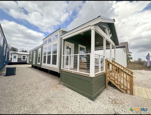 10 Wisteria Lane, Smiley, TX, 78159 | Card Image