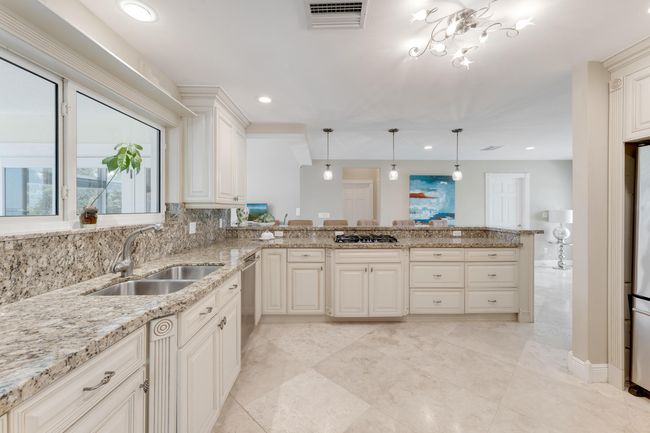 Kitchen | Image 15