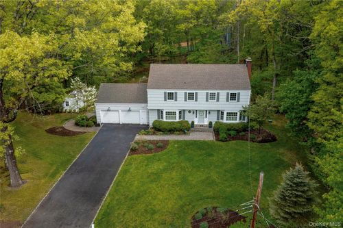 19 Deer Run Rd, South Salem, NY, 10590-2105 | Card Image