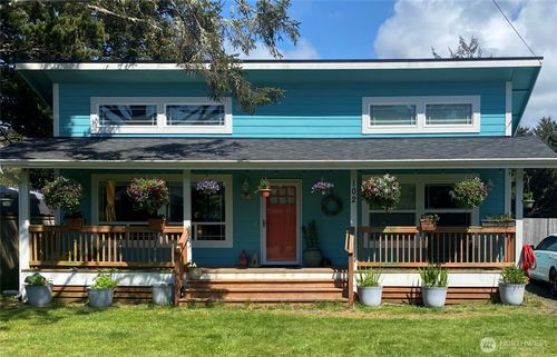 102 N Oar Loop Nw, Ocean Shores, WA, 98569-9753 | Card Image