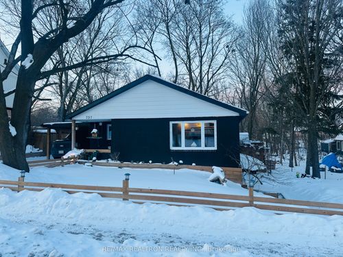 757 Srigley St, Newmarket, ON, L3Y1X6 | Card Image