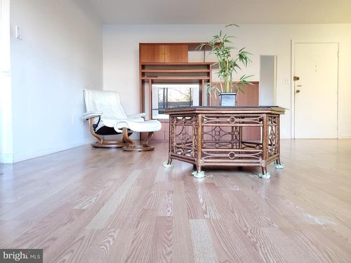 apt-408-6137 Leesburg Pike, FALLS CHURCH, VA, 22041-2128 | Card Image