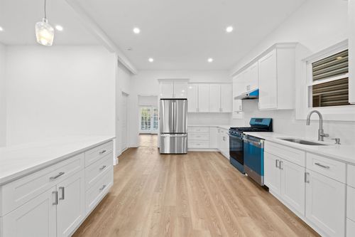 204 Avenue E, Bayonne, NJ, 07002-4400 | Card Image