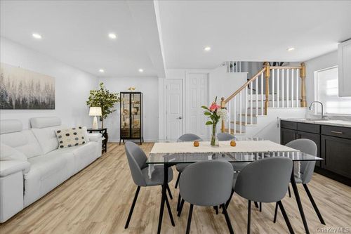 72 Main St, Bloomingburg, NY, 12721-4637 | Card Image