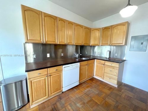 305-4035 N Meridian Ave, Miami Beach, FL, 33140-3353 | Card Image