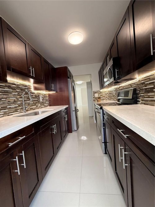 apt-206-10001 W Bay Harbor Dr, Bay Harbor Islands, FL, 33154-1558 | Card Image