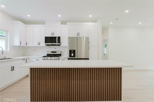 5736 Beck Ave, North Hollywood, CA, 91601-1604 | Card Image