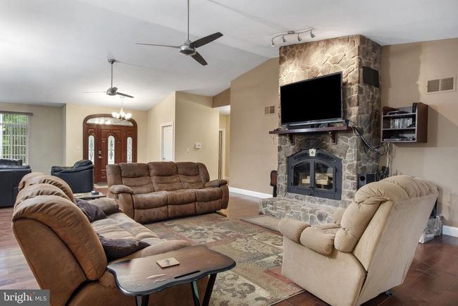 1982 Whyte Ln, House other with 3 bedrooms, 3 bathrooms and null parking in SPRING GROVE PA | Image 15