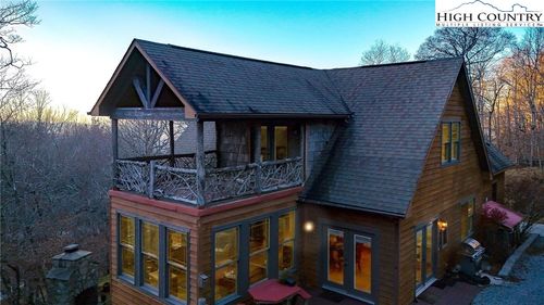 140 Spruce Hollow Rd, Beech Mountain, NC, 28604-8210 | Card Image