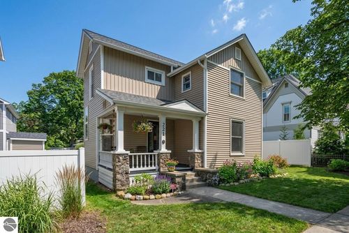 221 Boardman Ave, Traverse City, MI, 49684-2503 | Card Image