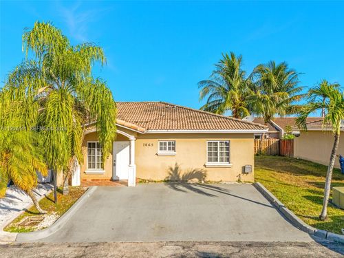 1405-7665 Nw 183rd Ter, Hialeah, FL, 33015-2948 | Card Image