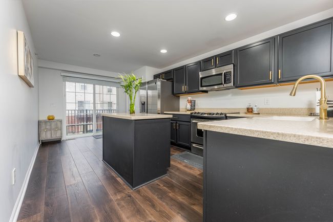 27863 Hopkins Dr, Condo with 2 bedrooms, 2 bathrooms and null parking in Novi MI | Image 4