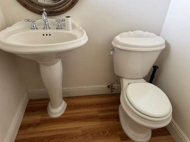 1/2 bath | Image 10