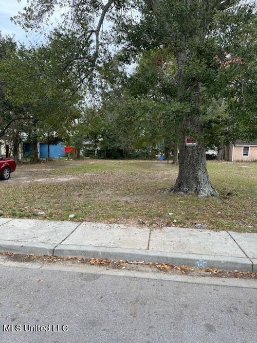 259 Laurel Ct, Biloxi, MS, 39530-2521 | Card Image