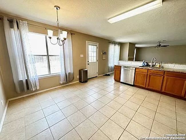 9906 Autumn Dawn, House other with 3 bedrooms, 3 bathrooms and null parking in Converse TX | Image 7