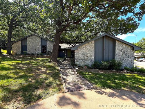 2501 Cherokee Hills Pl, Bartlesville, OK, 74006-4740 | Card Image
