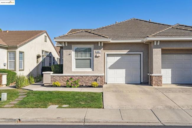 664 Prince Albert Way, Home with 2 bedrooms, 2 bathrooms and 1 parking in Brentwood CA | Image 6