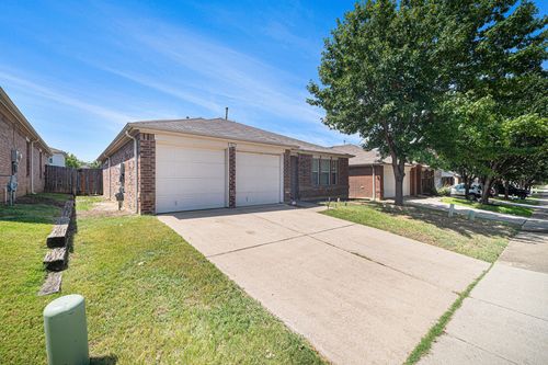 1812 Wind Dancer Trl, Fort Worth, TX, 76131-5429 | Card Image