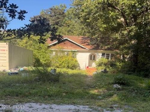 136 S Loy Ave, Jacksonville, NC, 28540-9601 | Card Image