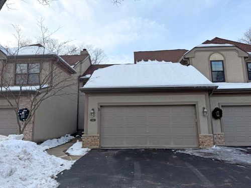 124 Barton Cir, Schaumburg, IL, 60194-3679 | Card Image