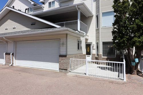 241 Washington Way Se, Medicine Hat, AB, T1A8T9 | Card Image