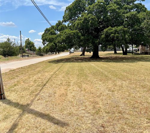 610 W Oak St, Nocona, TX, 76255-1917 | Card Image