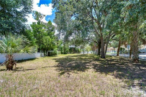 1522 E 26th Ave, TAMPA, FL, 33605-1142 | Card Image