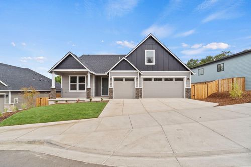 323-1159 Pumpkin Rdg, Eagle Point, OR, 97524-9033 | Card Image