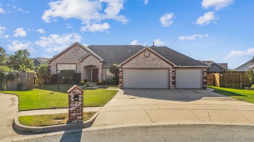 9608 N 100th East Ave, Owasso, OK, 74055-6470 | Card Image
