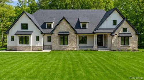 7509 Maple Ridge Dr, Clarkston, MI, 48346-5003 | Card Image