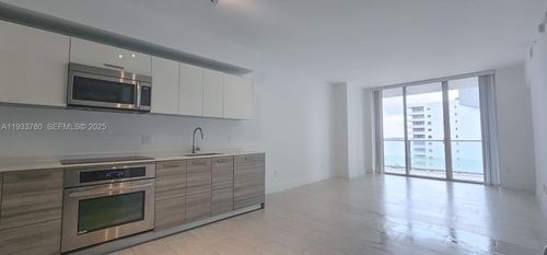 apt-1106-1300 Brickell Bay Dr, Miami, FL, 33131-3384 | Card Image