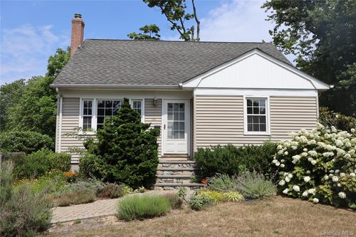 301 Foster Ave, Sayville, NY, 11782-3114 | Card Image