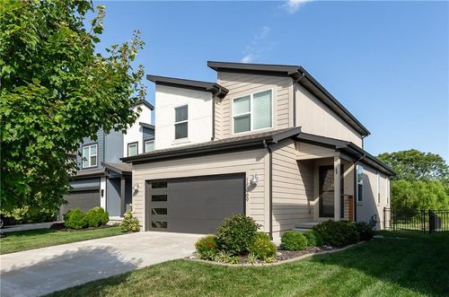 18069 Hauser St, Bucyrus, KS, 66013 | Card Image