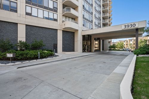 apt-2010-3930 Pine Grove Ave, CHICAGO, IL, 60613-3362 | Card Image