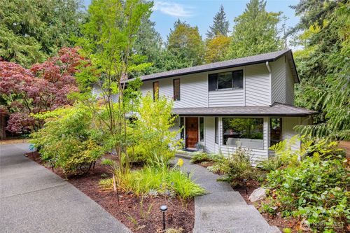 121 N 39th Pl, Mount Vernon, WA, 98273-9403 | Card Image