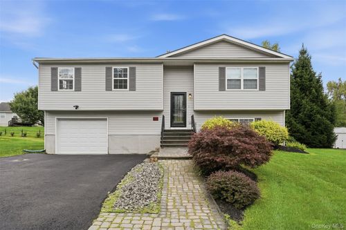 17 Watkins Dr, Walden, NY, 12586-3407 | Card Image