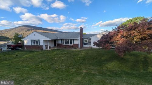 1 N Locke Ave, YEAGERTOWN, PA, 17099-9618 | Card Image