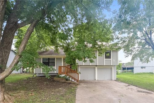 104 E Frank St, Kearney, MO, 64060-8600 | Card Image