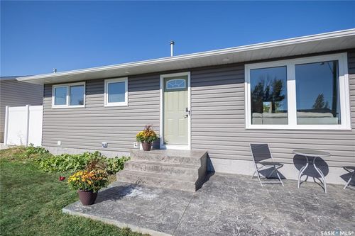 1308 Stadacona St W, Moose Jaw, SK, S6H6M9 | Card Image
