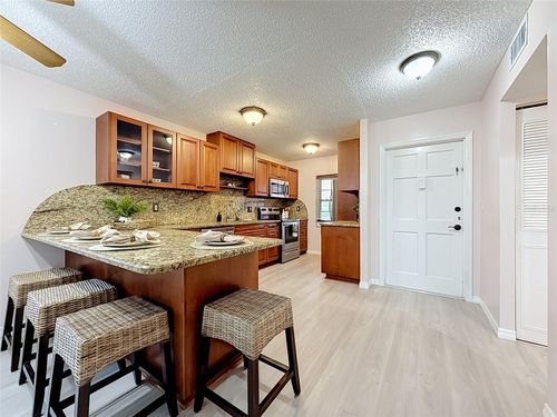 301-1900 68th St N, SAINT PETERSBURG, FL, 33710-4720 | Card Image