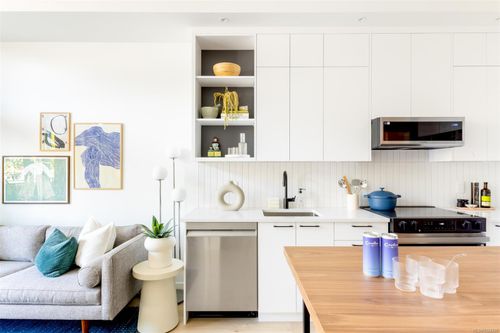 104-1075 Tillicum Rd, Esquimalt, BC, V9A2A4 | Card Image